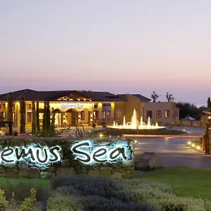 anthemus-sea-beach-hotel-and-spa.hotelschalkidiki.net/